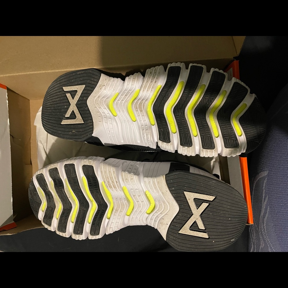 Nike Metcons - Picture 4 of 5